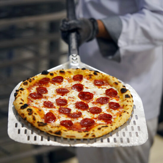https://pizzaboxlove.com/wp-content/uploads/2017/09/Pepperoni-Pizza-in-Kitchen-2-550x550.jpg